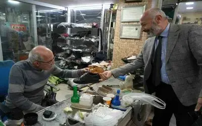 Yağışlar başladı, ayakkabı tamircilerinin yüzü güldü
