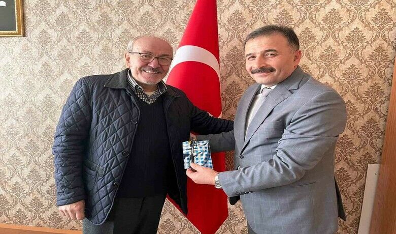 45 yıllık bir söz, 45 yıl sonra gelen bir kalem
 - Samsun’un 19 Mayıs ilçesinde 45 yıl önce öğrencisine verdiği sözü unutan emekli öğretmen, yıllar sonra o sözü tutarak eski öğrencisini duygulandırdı.