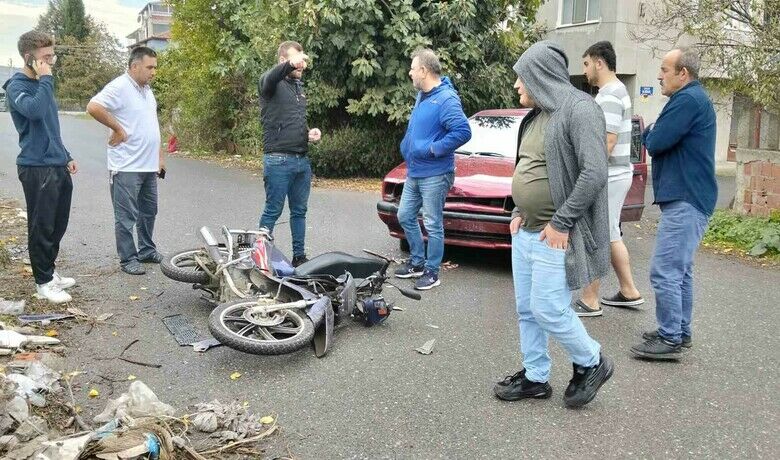 Bafra’da otomobil ilemotosiklet çarpıştı: 1 yaralı - Samsun’un Bafra ilçesinde otomobil ile motosikletin çarpışması sonucu 1 kişi yaralandı.