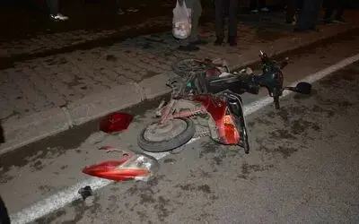 Otomobil elektrikli bisiklete çarptı: 1 ölü, 1 yaralı