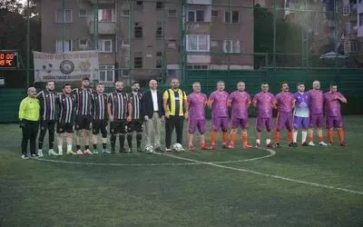 Hastane çalışanları halı sahada ter döktü
