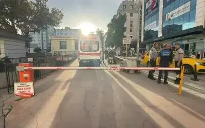 Samsun’da görünmez kaza: Yayanın kafasına bariyer çarptı
