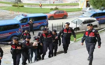 Bir ilçeyi diken üstünde tutan zanlı, adliyeye sevk edildi
