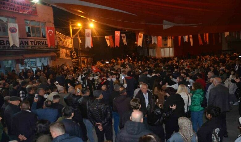 Bafra’da geleneksel şölen - Samsun’un Bafra ilçesinde Cumhuriyet’in 102. yılı, Gazipaşa Mahallesi’nde düzenlenen "Geleneksel Cumhuriyet Bayramı Kutlama Şöleni" ile büyük bir coşkuyla kutlandı. Etkinliğe yoğun katılım olurken, kortej yürüyüşü ve halk oyunları renkli görüntüler oluşturdu.
