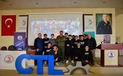 TUSAŞ baş test pilotundan öğrencilere ’gökyüzü dersleri’
