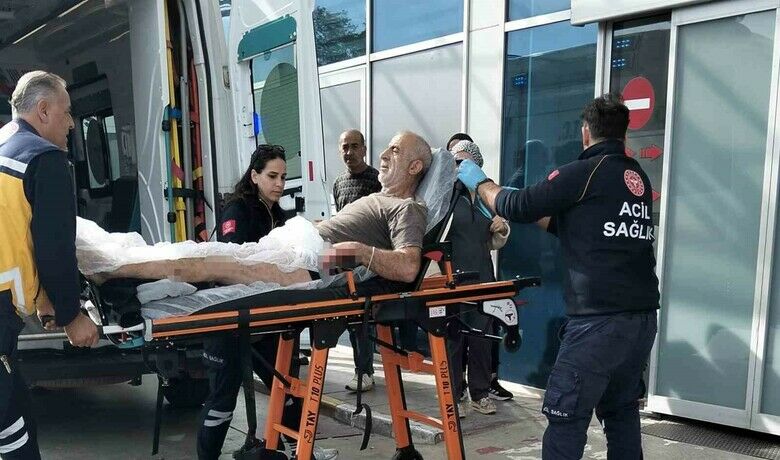 Bafra’da çeltik hasadında silahlıkavga: 2 kardeş yaralandı - Samsun’un Bafra ilçesinde çeltik hasadı sırasında çıkan tartışma, silahlı kavgaya dönüştü. Olayda 2 kardeş tüfekle açılan ateş sonucu yaralandı.