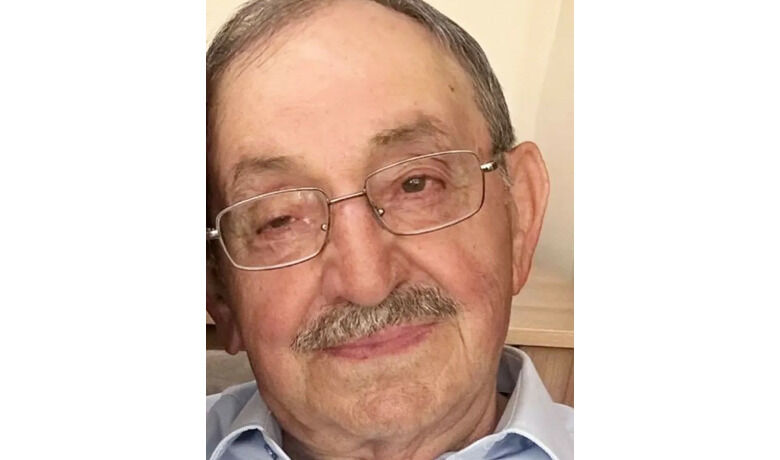 Ahmet Aksu Vefat Etti - Bafra’nın Gazipaşa Mahallesi’nden; merhum Hasan Aksu’nun kardeşi, Tefide Aksu’nun eşi, Çağlayan Aksu, Çağdaş Aksu ve Gülnur Yamanlar’ın babaları, Erkan Yamanlar ve Buket Aksu’nun kayınpederi, Rıfat, Yunus, Melahat Aksu, Nebahat Özkök ve Sebahat Ceyhan’ın amcaları, Merkez İlkokulu emekli öğretmenlerinden Ahmet Aksu vefat etti.