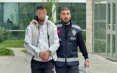 Kız arkadaşını rahatsız edenleri kovaladı, yardım etmek isterken bıçaklandı
