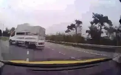Taksi şoförü, 6 kişinin canını ustaca manevrayla kurtardı: O anlar kamerada
