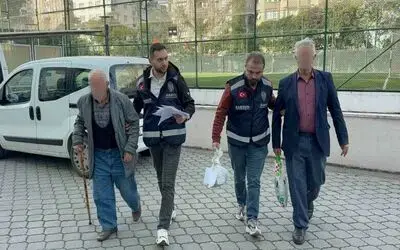 Parkta uygunsuz davranışta bulunan 2 kişi gözaltına alındı
