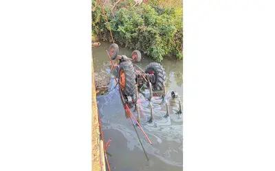 Samsun’da traktör sulama kanalına devrildi
