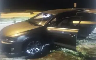 Dur ihtarına uymayan sürücü kovalamaca sonrası polise çarptı: 1 polis yaralandı
