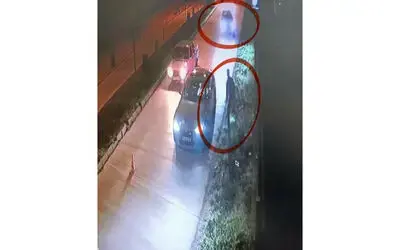 Dehşet saçan aracın polise çarpma anı kameraya yansıdı

