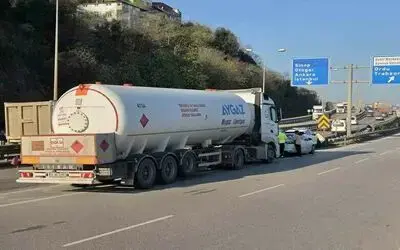 LPG yüklü tanker otomobile çarptı, facianın eşiğinden dönüldü
