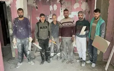 Yanan ev imece usulü tamir ediliyor
