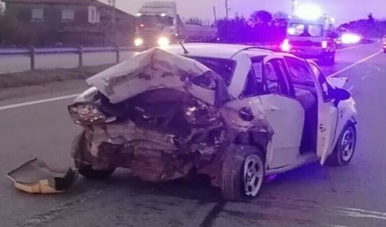Sinop-Samsun karayolunda 3 araçlı kaza: 4 yaralı - Samsun’un Alaçam ilçesinde meydana gelen trafik kazasında 3 araç çarpıştı, 4 kişi yaralandı.