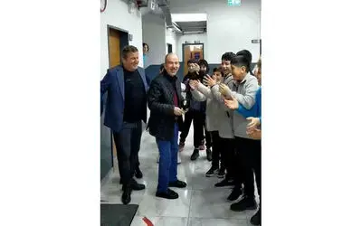 Emekliye ayrılan 42 yıllık öğretmene duygusal veda
