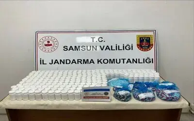 17 yaşındaki çocuk 24 bin 500 adet uyuşturucu hapla yakalandı
