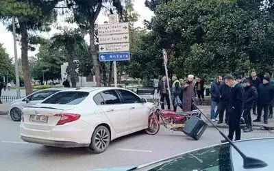 Motosiklet otomobile saplandı

