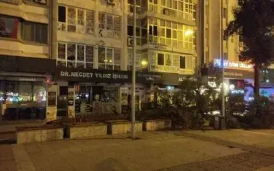 Samsun’da fırtına ağaç devirdi
