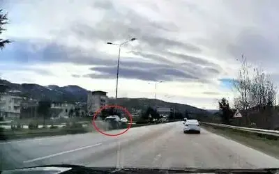 Samsun’da cenaze dönüşü 4 kişinin yaralandığı kaza araç kamerasına yansıdı
