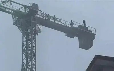 İşçilerden inşaat kule vincinde intihar girişimi
