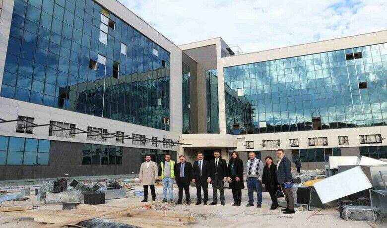 Alaçam-Yakakent Devlet Hastanesi’nde sona doğru - Samsun Alaçam–Yakakent Devlet Hastanesi inşaatında çalışmalar devam ediyor. Yüzde 75’i tamamlanan ve tefrişat çalışmalarına başlanan hastanenin, proje kapsamında 2026 yılı içerisinde hizmete girmesi planlanıyor.