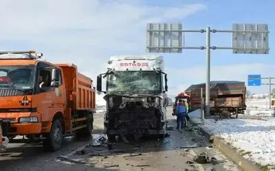 Samsun’da tır ile kamyonet çarpıştı: 2 yaralı
