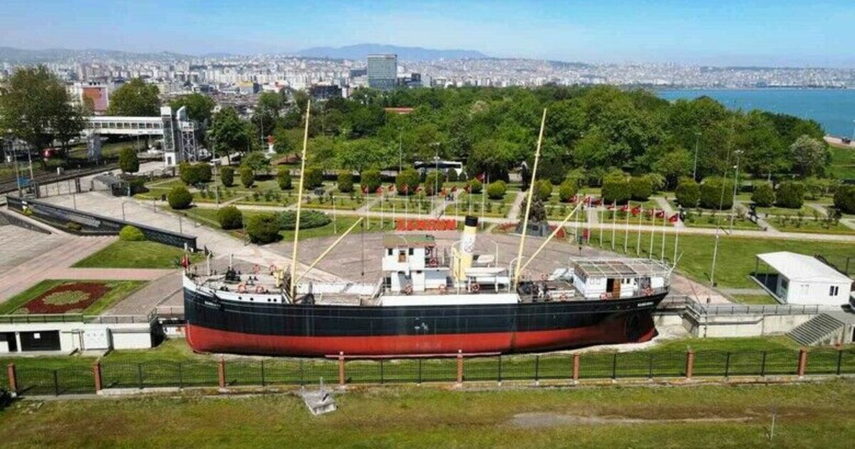 Bandırma Vapuru, karadan yürütülerek Tütün İskelesi’ne taşınacak
