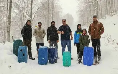 Samsun’da kar eğlencesi: Vatandaşlar bidonlarla karın keyfini çıkardı
