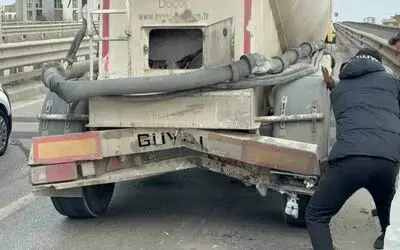 Otomobil tankere arkadan çarptı: 1 yaralı
