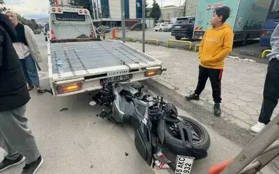 Hafif ticari araç ile çarpışan motosikletin sürücüsü yaralandı
