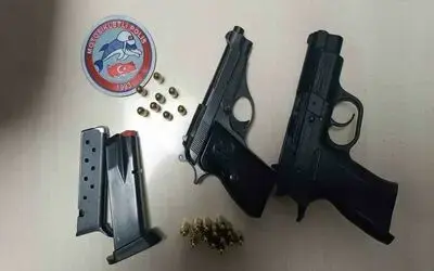 Yunus polisleri ruhsatsız silah ele geçirdi
