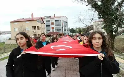 Bayrak Sevgisi Haftasında coşkulu yürüyüş
