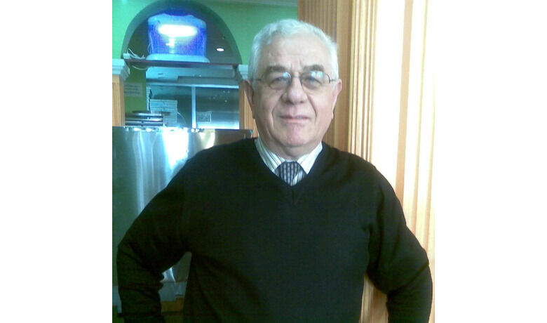 Ziya Gümrükçü Vefat Etti - Hikmet Gümrükçü’nün eşi; Nevin, Ümit ve Mustafa Gümrükçü’nün babaları; Cemil, Yılmaz, Atamer, Hüseyin, Nebahat ve Sebahat’in ağabeyi Ziya Gümrükçü vefat etti.