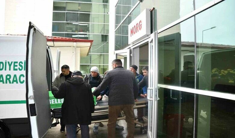 Vezirköprü’de yaşlı çift ölü bulundu - Samsun’un Vezirköprü ilçesinde meydana gelen olayda, yaşlı bir çift evlerinde hayatını kaybetmiş halde bulundu.