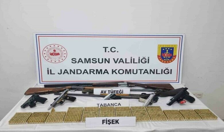 Canik’te havaya ateş açan 2 şüpheliye jandarma baskını: Cephanelik gibi ev
