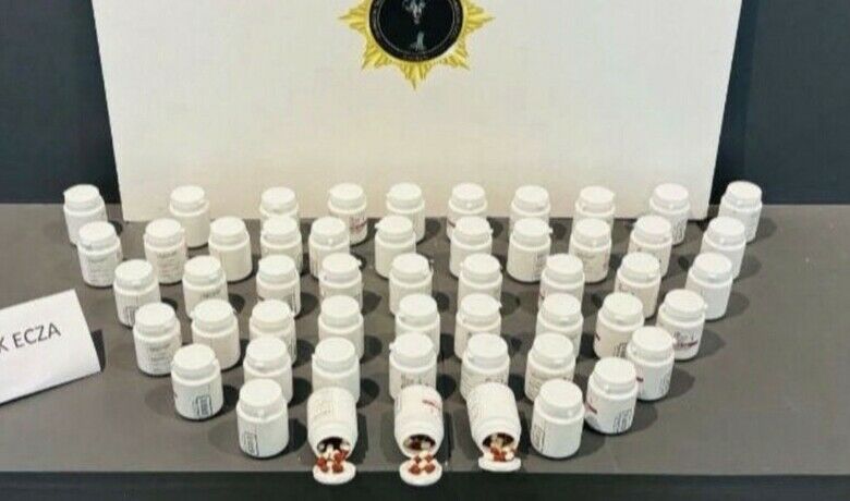 Samsun’da 3 ilçede uyuşturucu operasyonu
 - Samsun’da narkotik ekiplerince İlkadım, Atakum ve Bafra ilçelerinde düzenlenen operasyonlarda uyuşturucu maddeler ile ruhsatsız silah ele geçirildi, 6 şüpheli hakkında adli işlem başlatıldı.