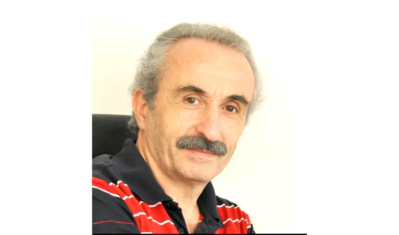 Zekeriya Müezzinoğlu Vefat Etti - Koşuköyü sakinlerinden Zeki, İrfan ve Fevzi Müezzinoğlu'nun kardeşi; İsmail, Filiz ve Tolga Müezzinoğlu'nun babası; Gülben Müezzinoğlu'nun eşi; söz yazarı ve ses sanatçısı, Ahmet Sedat Mete tarafından Ozan olarak takdim edilen Zekeriya Müezzinoğlu vefat etti.