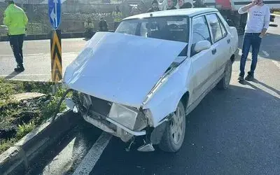 Hastane kavşağında yine kaza: Tofaş kağıt gibi katlandı
