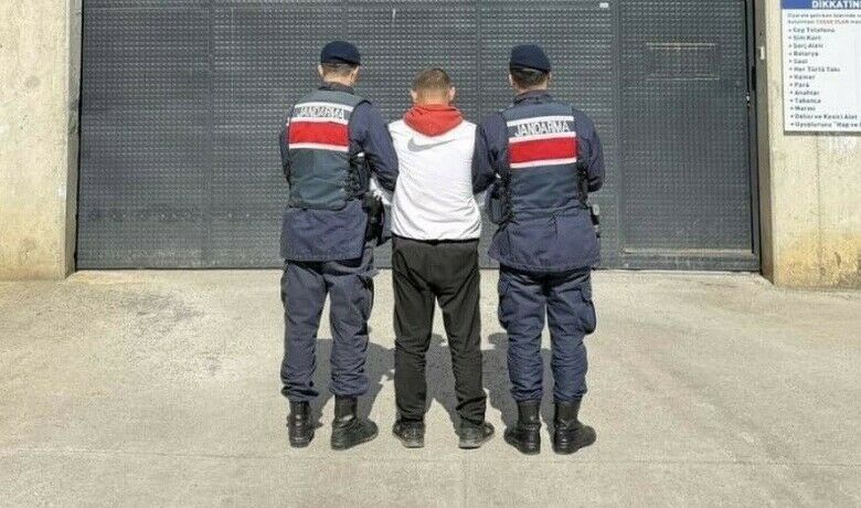 Bafra’da 17 yıl hapiscezasıyla aranan şahıs yakalandı - Samsun’un Bafra ilçesinde hakkında kesinleşmiş 17 yıl 3 ay hapis cezası bulunan firari şahıs, jandarma ekiplerince yakalanarak cezaevine gönderildi.