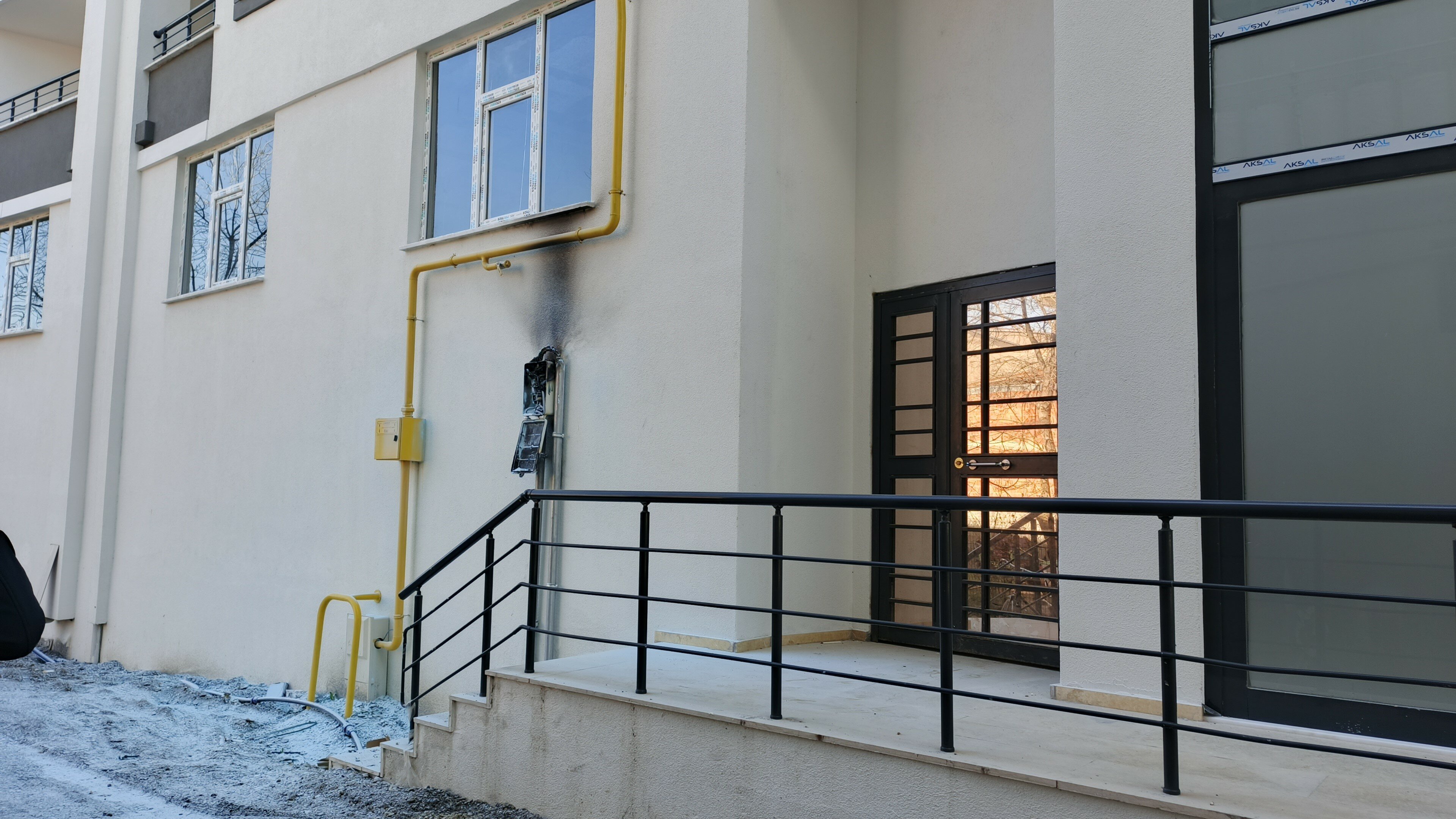 Bafra’da elektrik panosu yangını - Samsun’un Bafra ilçesinde bir binanın elektrik panosunda çıkan yangın, itfaiyenin müdahalesiyle büyümeden söndürüldü.