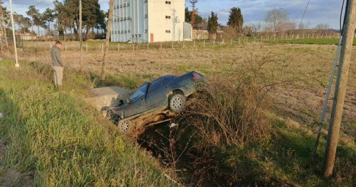 Otomobil su kanalına düştü, sürücü yaralandı