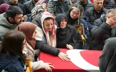 Vakaya giderken kazada hayatını kaybeden ambulans sürücüsüne hüzünlü veda
