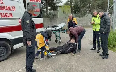 İlaç firmasının motosikleti doktorun aracına çarptı: 1 yaralı
