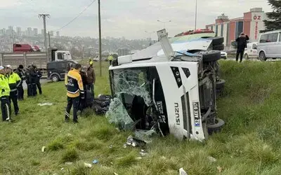 İstanbul’dan yarışmadan dönen öğrencileri taşıyan midibüs şarampole devrildi: 9’u öğrenci 15 yaralı

