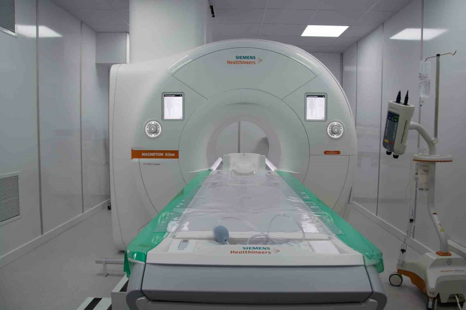 Bafra’da emar ve tomografirandevuları 2 güne düştü - Samsun’un Bafra Devlet Hastanesi, sağlık alanındaki teknolojik altyapısını güçlendirmeye devam ediyor. Hastaneye kazandırılan yeni nesil emar(MR) cihazı ile ikinci tomografi ünitesi sayesinde hem tanı kapasitesi artırıldı hem de hizmet süreçleri önemli ölçüde hızlandı.