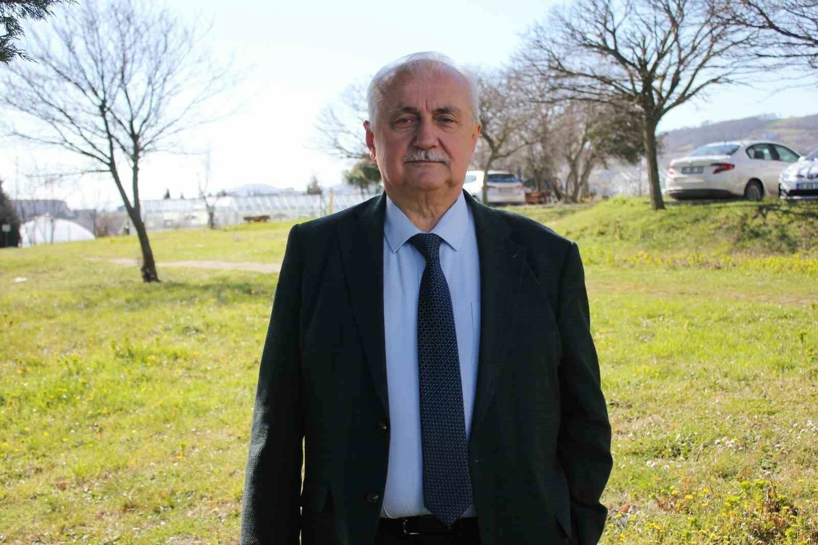 Prof. Dr. Yusuf Demir’denfındık için ’sulama’ uyarısı - Ondokuz Mayıs Üniversitesi (OMÜ) Ziraat Fakültesi Öğretim Üyesi Prof. Dr. Yusuf Demir, "Fındık artık ciddi şekilde sulama yapılması gereken bir ürün haline geldi. Terme ve Çarşamba Ovalarında henüz yeterli sulama alanı açılmamış, sulama eksikliği var" dedi.