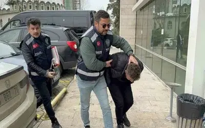 "Bakar mısın" tuzağı: Zinciri kapıp kaçtı, kameraya yakalandı
