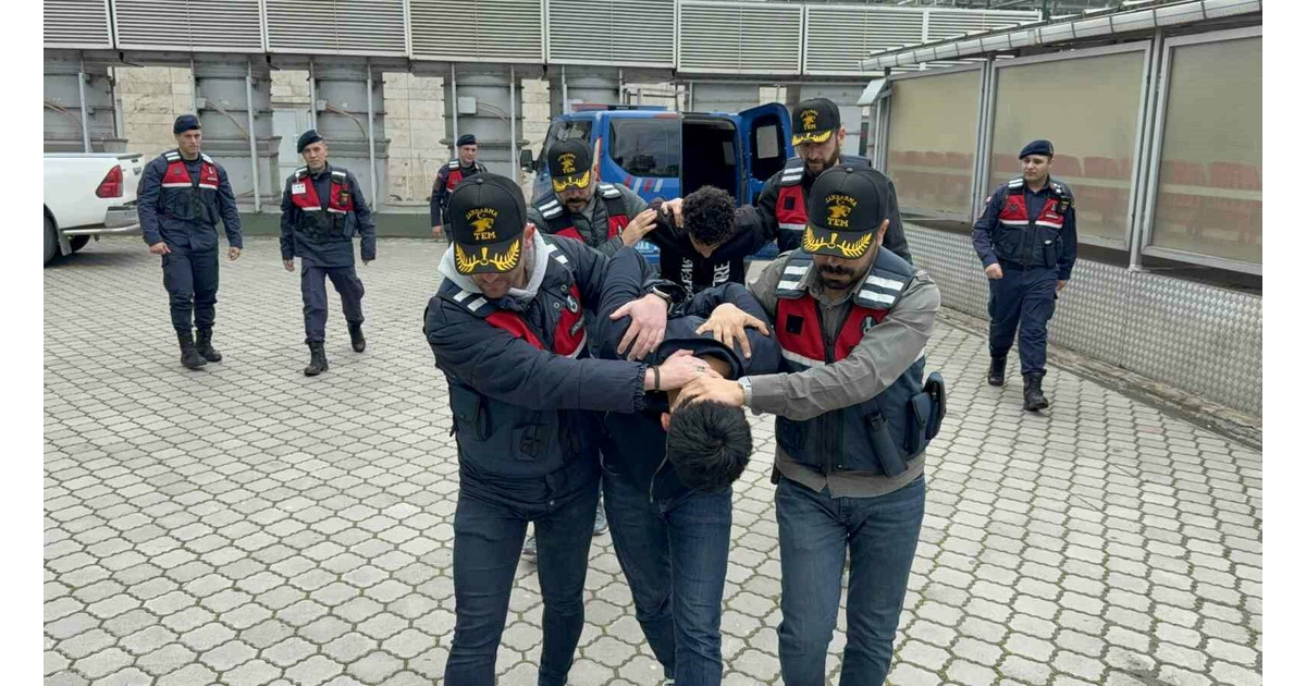Bafra'da Tik Tok canlı yayınında terör propagandası yapan 2 inşaat işçisi adliyeye sevk edildi
